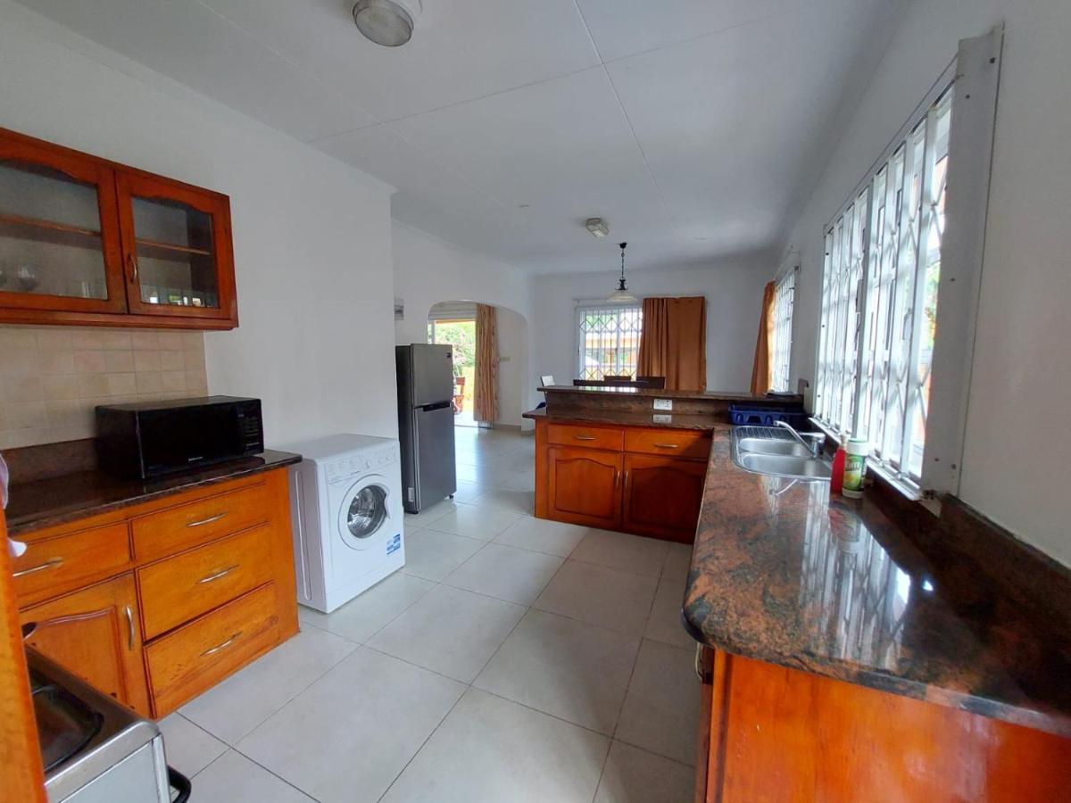 Beau Vallon Villa Self Catering With Pool Extérieur photo