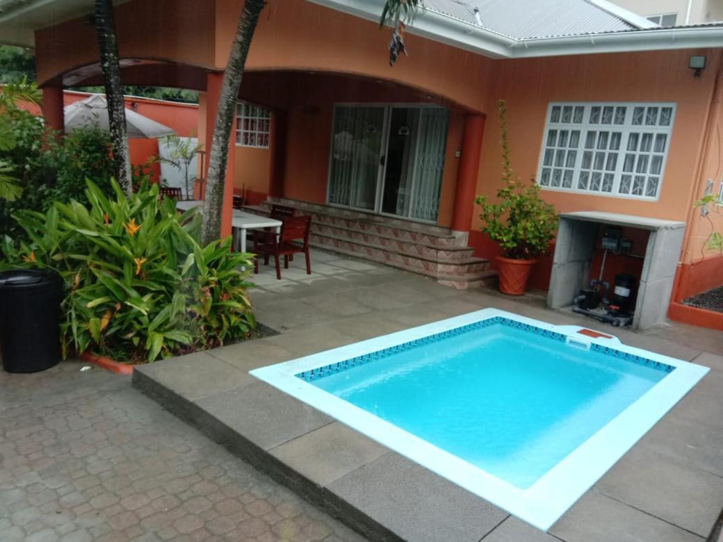 Beau Vallon Villa Self Catering With Pool Extérieur photo